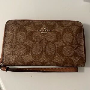 Coach Wrist Wallet Tan & Logo